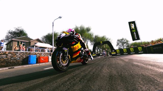 TT Isle of Man Ride on the Edge 3 — скриншот 2