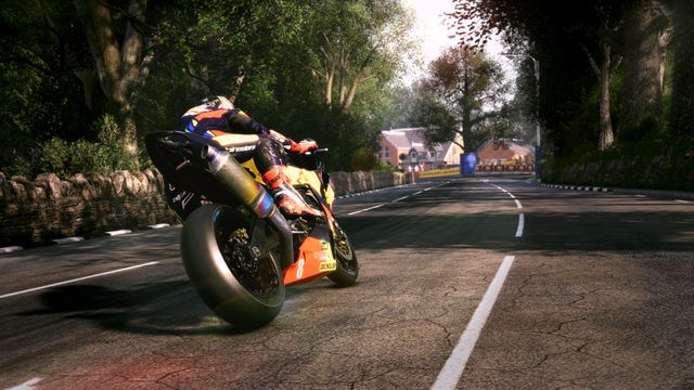 TT Isle of Man Ride on the Edge 3 — скриншот 1