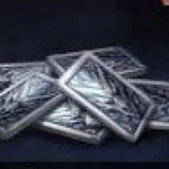 900 платины (Google)